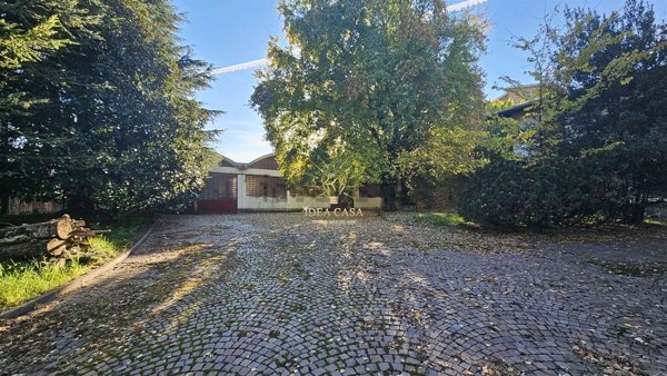 negozio in vendita a Briosco in zona Capriano