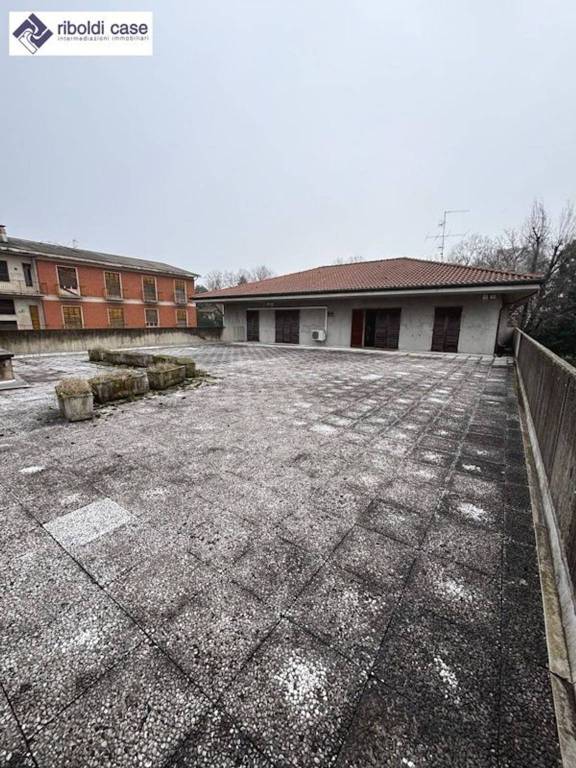 negozio in vendita a Briosco in zona Capriano