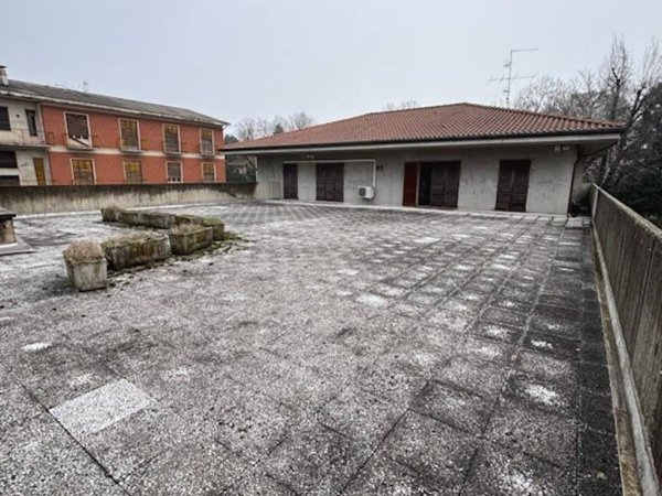 negozio in vendita a Briosco in zona Capriano