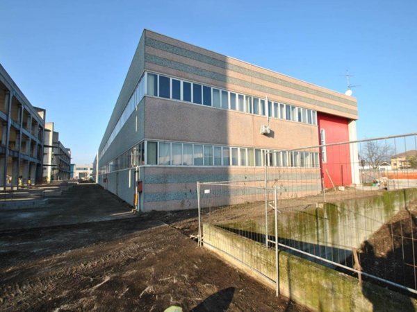 locale commerciale in vendita a Brugherio