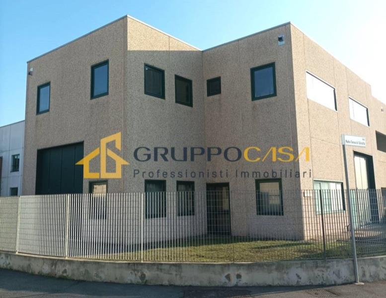 locale commerciale in vendita a Brugherio