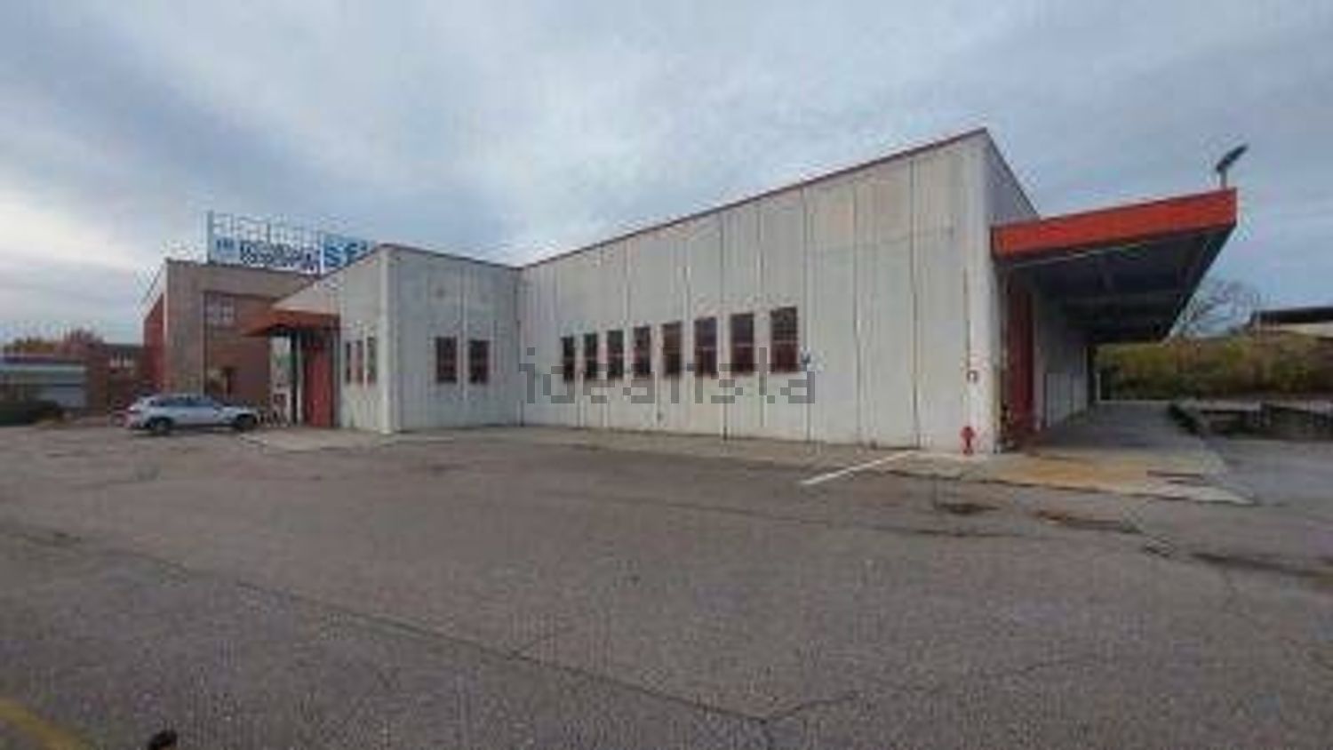 capannone in vendita a Brugherio