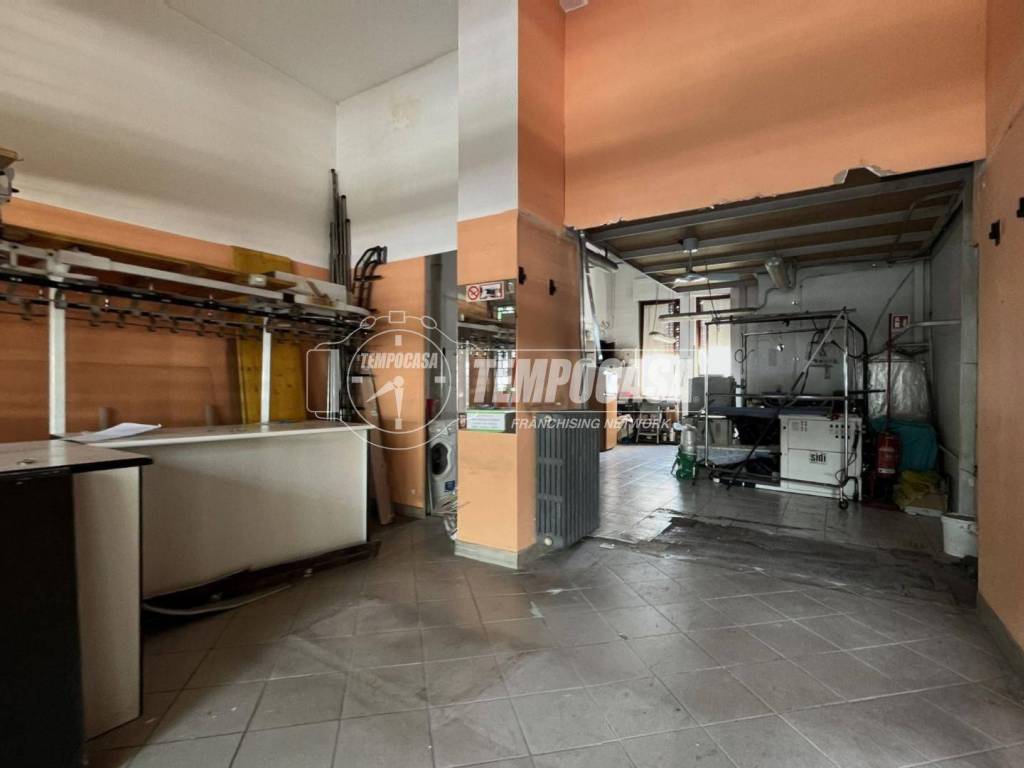 negozio in vendita a Brugherio