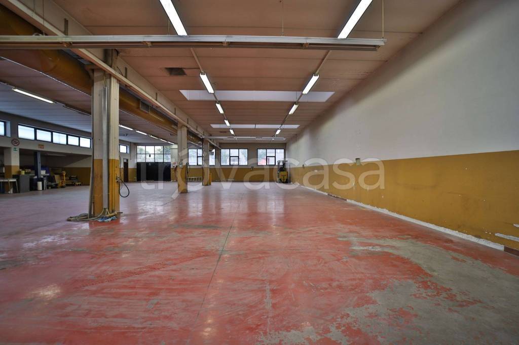 capannone in vendita a Brugherio