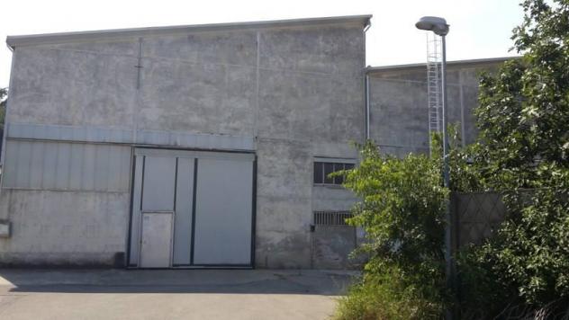 locale commerciale in vendita a Brugherio