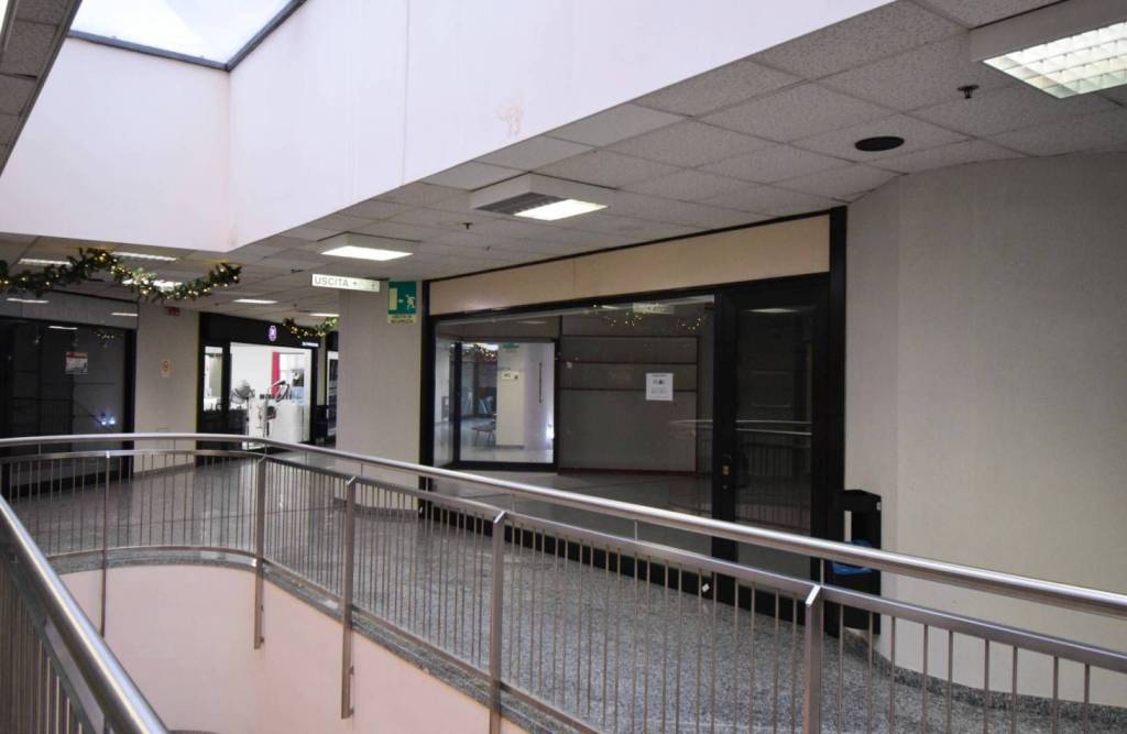 negozio in vendita a Brugherio