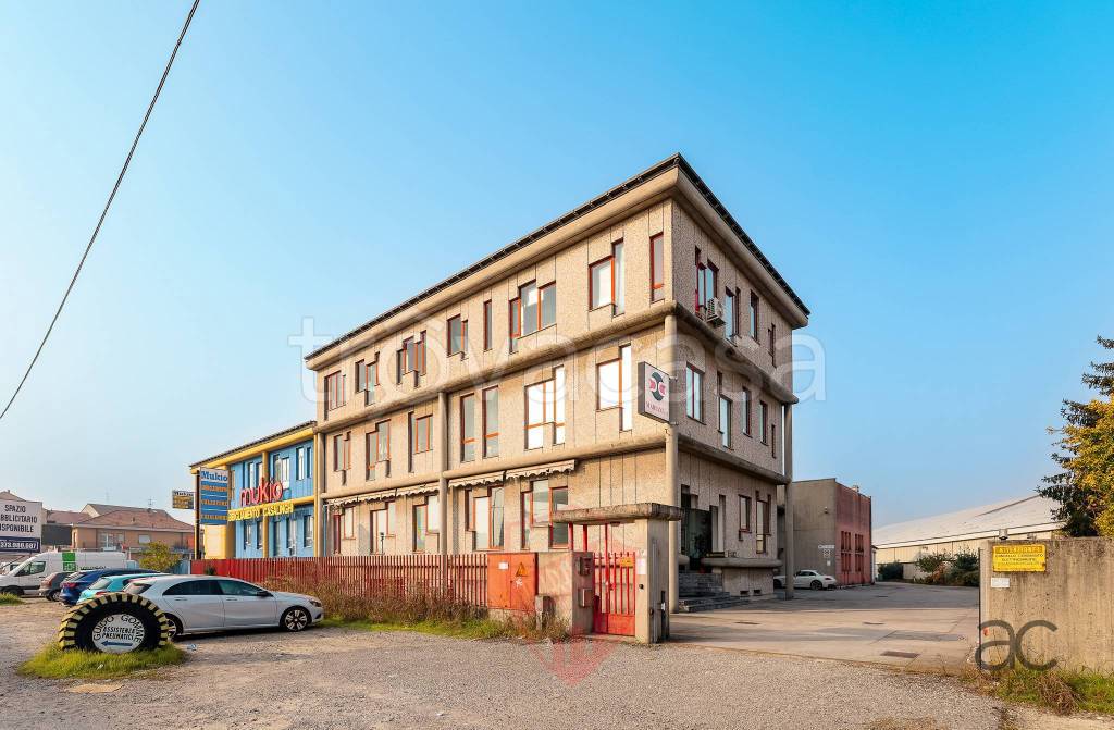 capannone in vendita a Brugherio