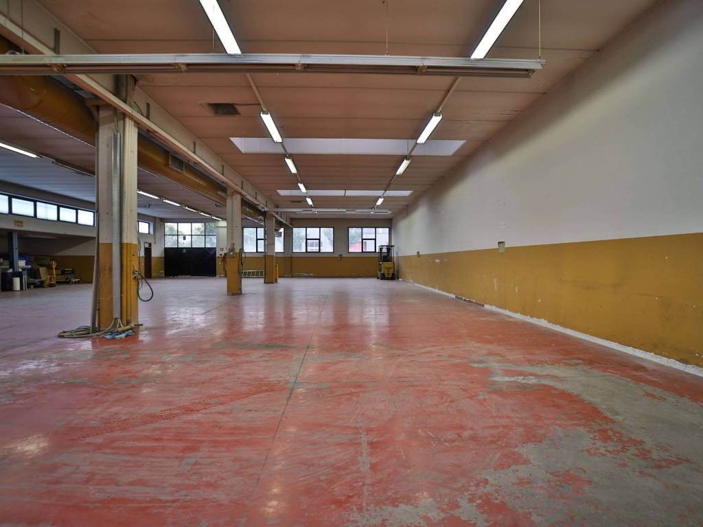 locale commerciale in vendita a Brugherio