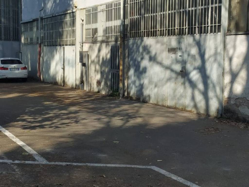 capannone in vendita a Brugherio