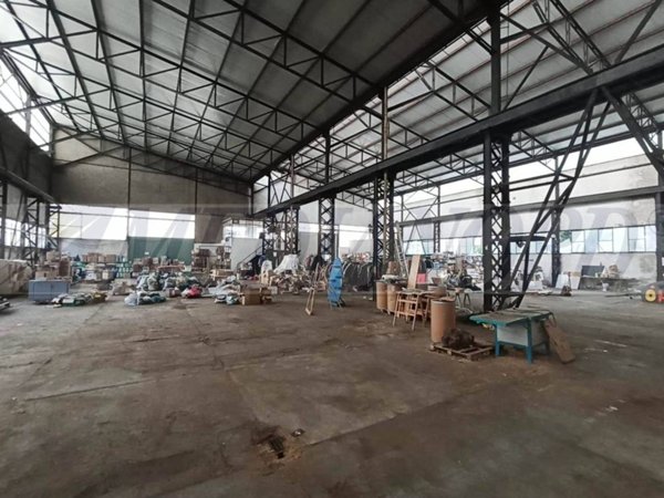 locale commerciale in vendita a Brugherio