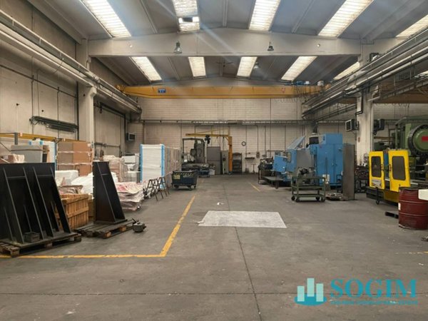 locale commerciale in vendita a Brugherio