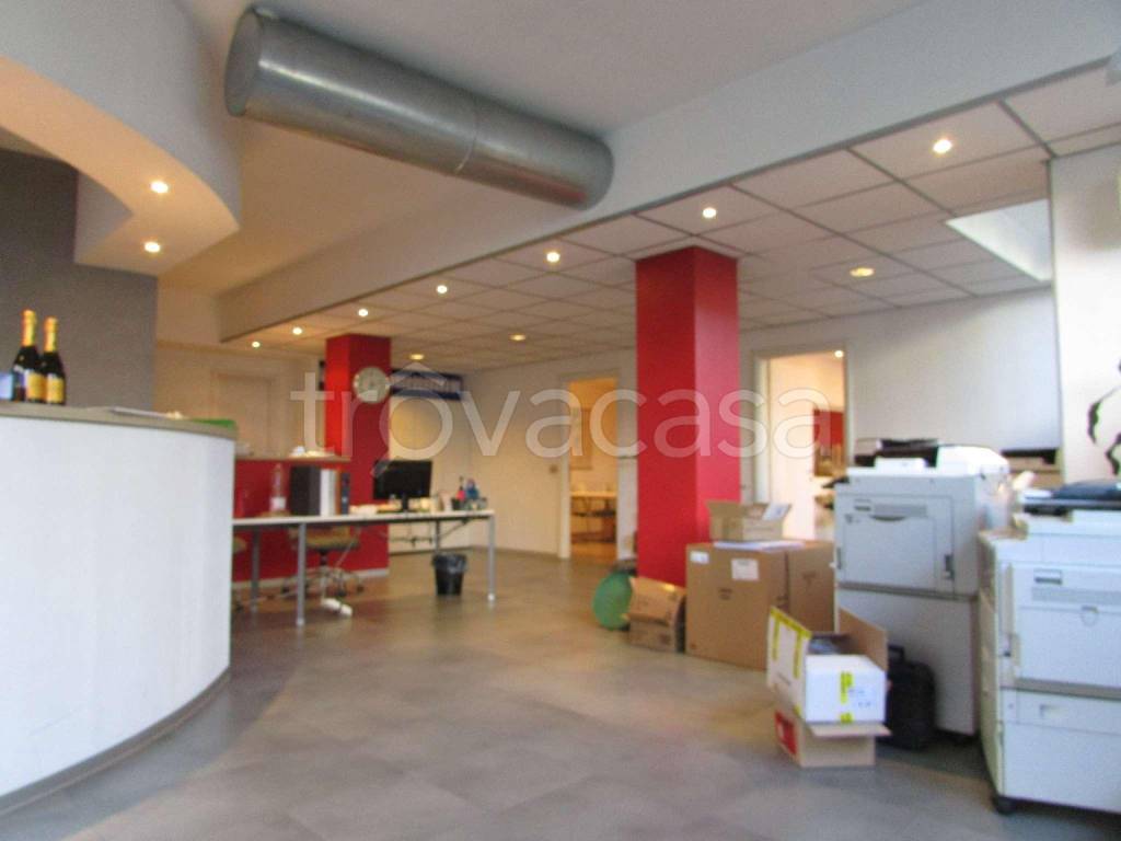 negozio in vendita a Brugherio