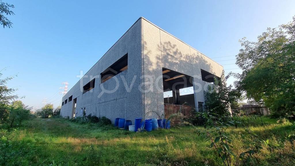 locale commerciale in vendita a Brugherio