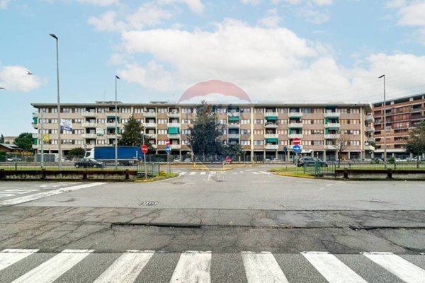 locale commerciale in vendita a Brugherio