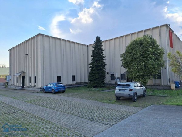 locale commerciale in vendita a Brugherio