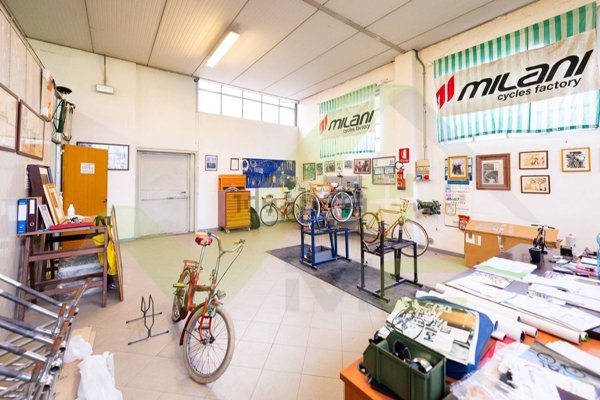 capannone in vendita a Brugherio