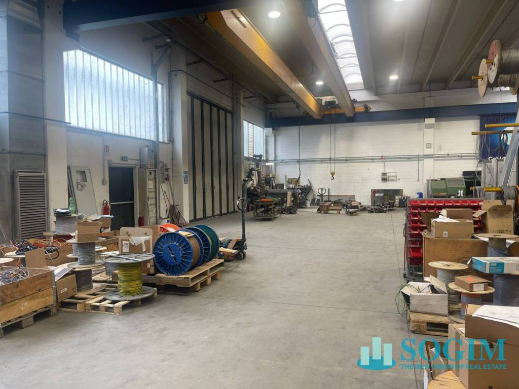 locale commerciale in vendita a Brugherio