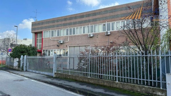 capannone in vendita a Brugherio