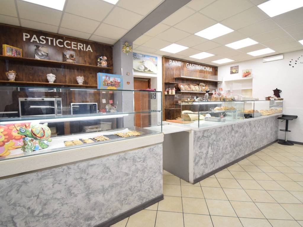 negozio in vendita a Brugherio