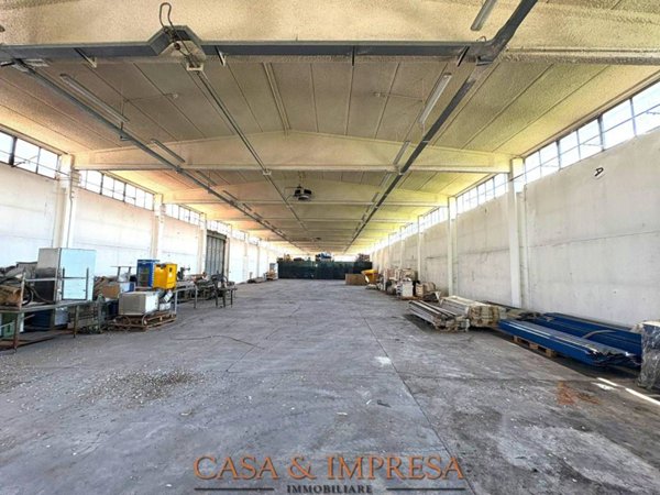 locale commerciale in vendita a Brugherio