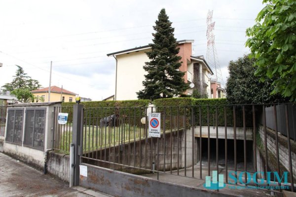 locale di sgombero in vendita a Brugherio