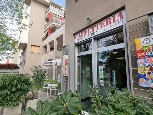 negozio in vendita a Brugherio in zona Dorderio