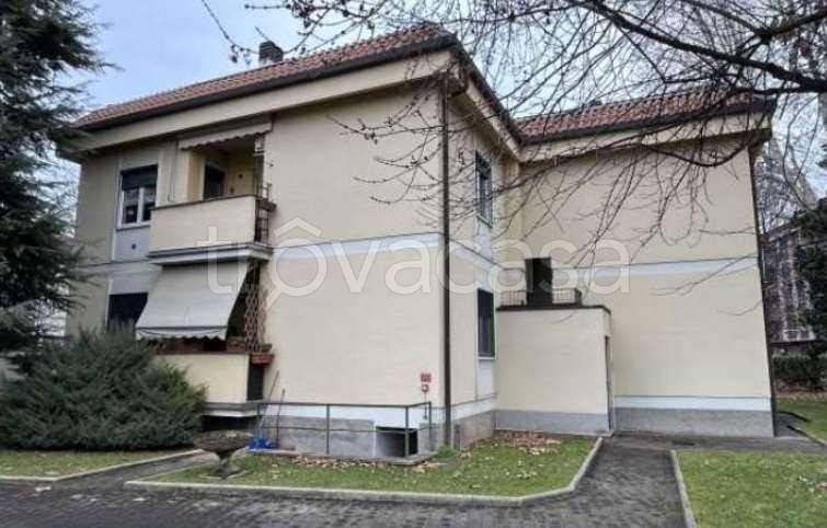 negozio in vendita a Brugherio