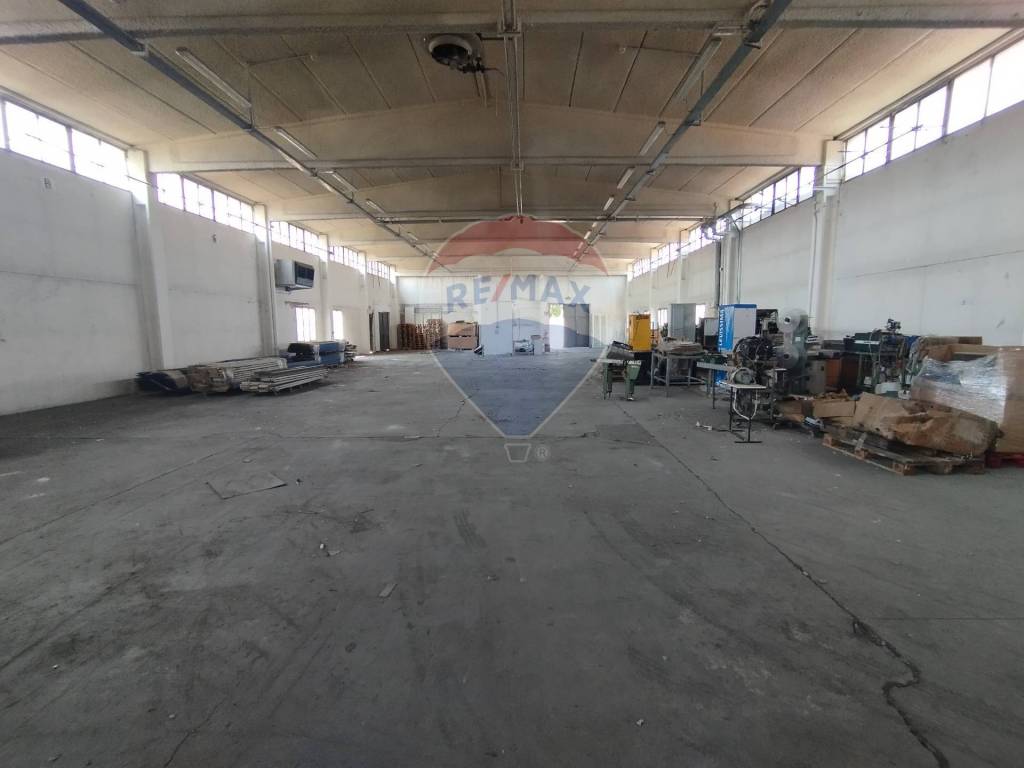 capannone in vendita a Brugherio