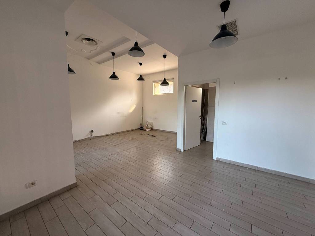 negozio in vendita a Brugherio