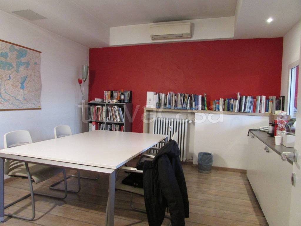 negozio in vendita a Brugherio