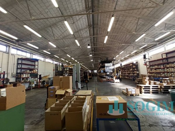 locale commerciale in vendita a Brugherio