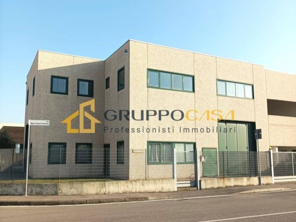 locale commerciale in vendita a Brugherio