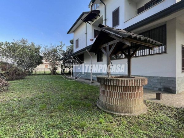 casa indipendente in vendita a Brugherio in zona Dorderio