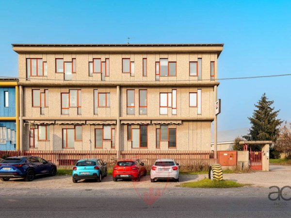 locale commerciale in vendita a Brugherio