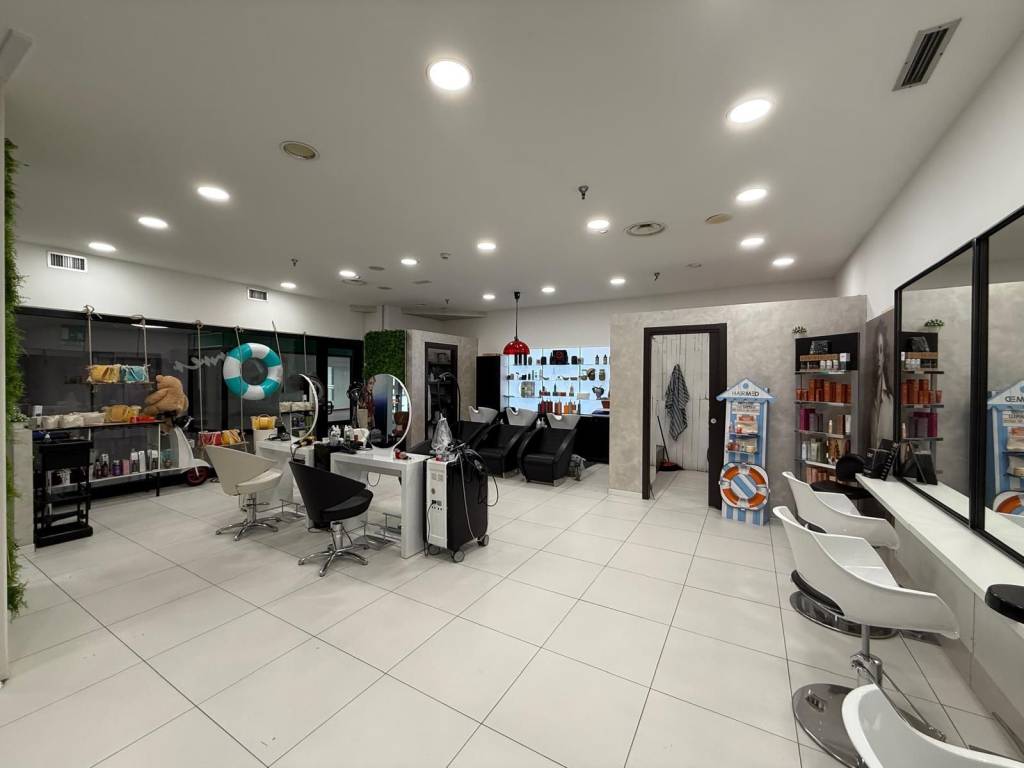 negozio in vendita a Brugherio
