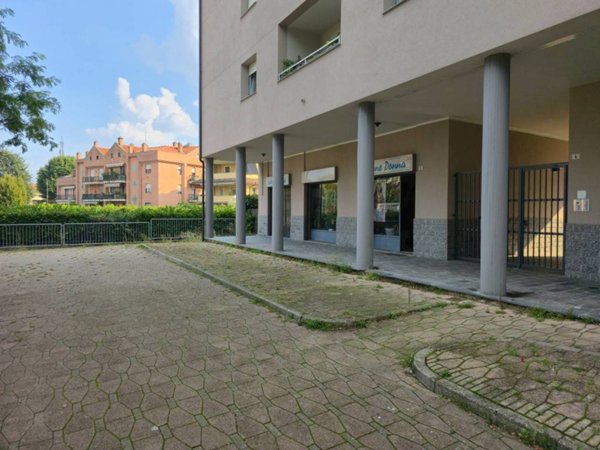 negozio in vendita a Brugherio