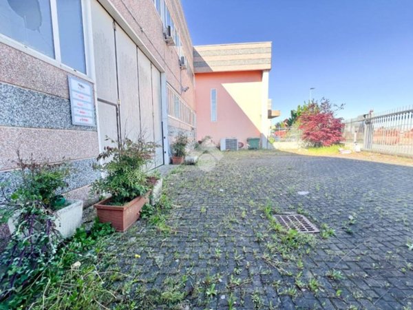 locale commerciale in vendita a Brugherio