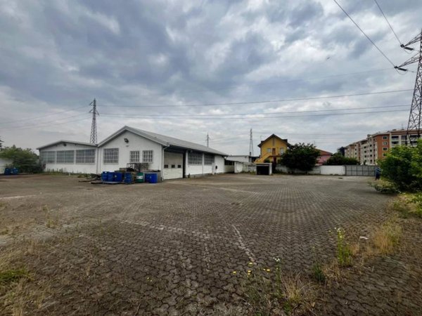 locale commerciale in vendita a Brugherio