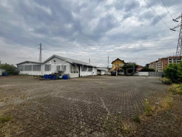 locale commerciale in vendita a Brugherio