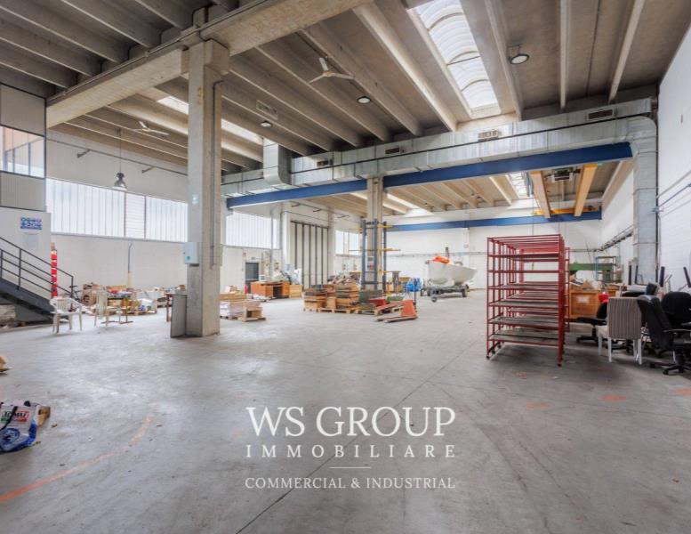 locale commerciale in vendita a Brugherio