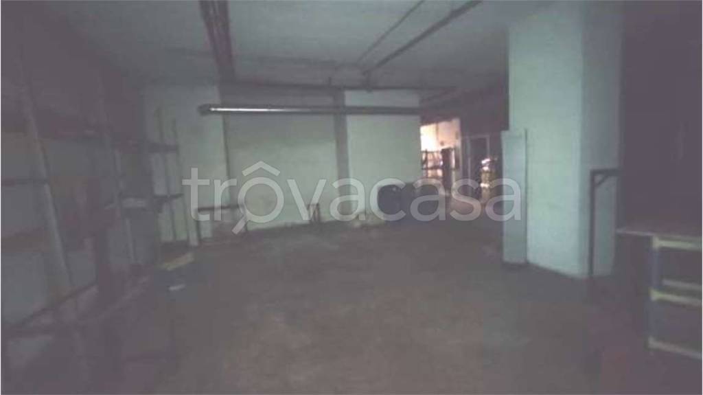 locale commerciale in vendita a Brugherio