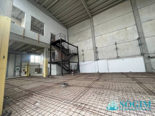 locale commerciale in vendita a Brugherio