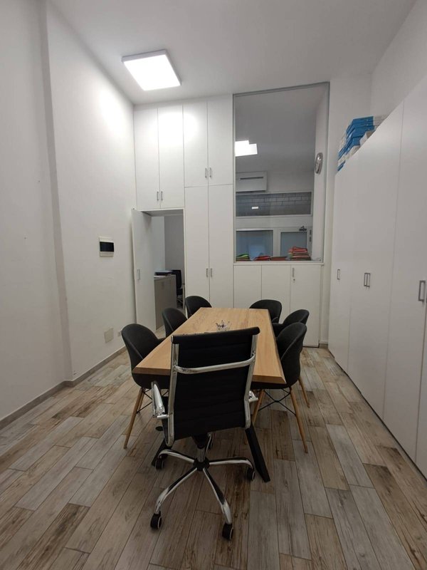 locale commerciale in vendita a Brugherio