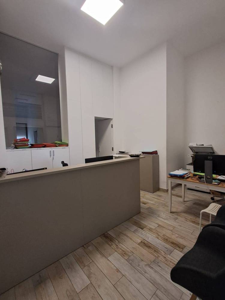 locale commerciale in vendita a Brugherio