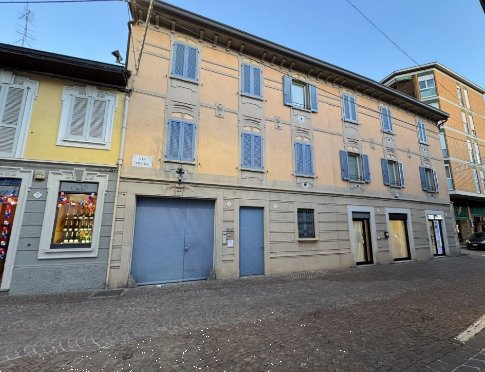negozio in vendita a Brugherio