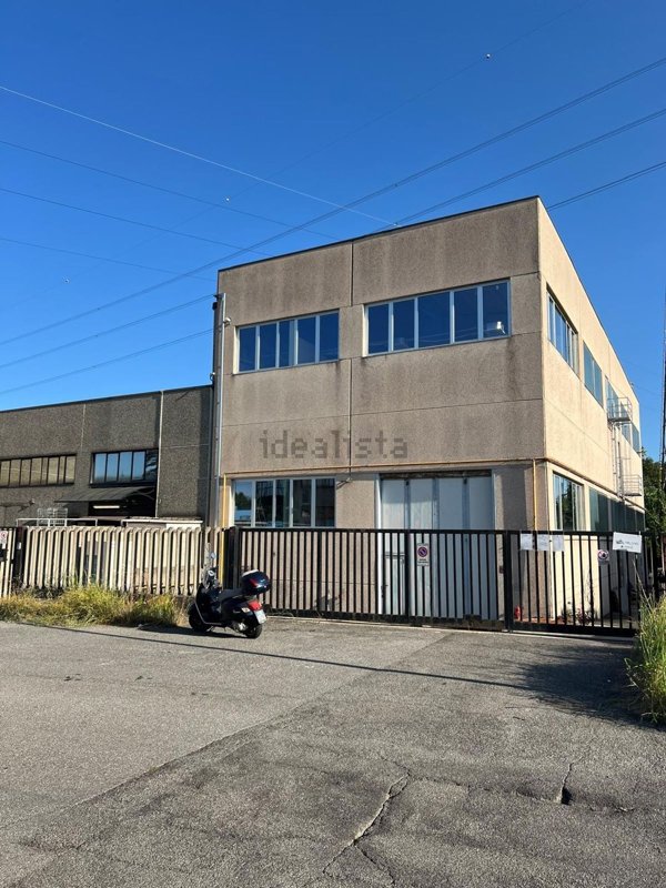 locale commerciale in vendita a Brugherio