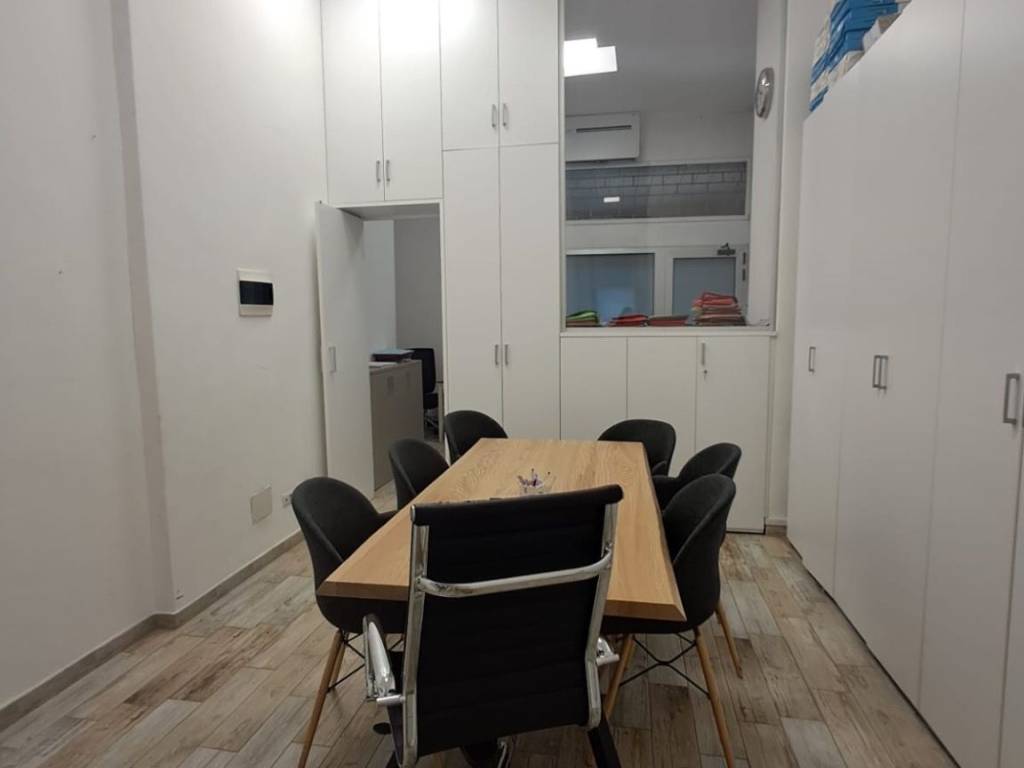 negozio in vendita a Brugherio