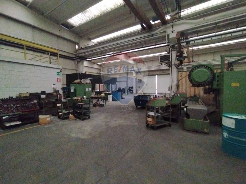 locale commerciale in vendita a Brugherio