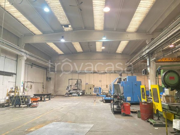 locale commerciale in vendita a Brugherio