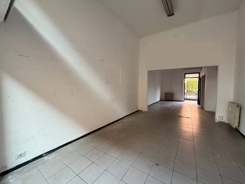 negozio in vendita a Brugherio